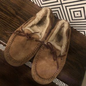 Ugh Slippers Size 7